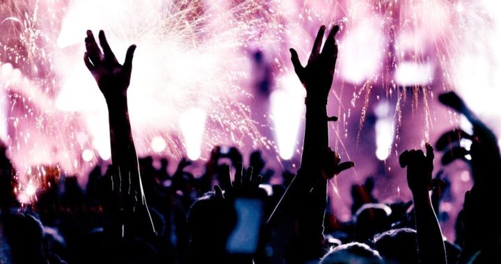 magia-na-scenie--iluzjonista-maciej-piskorz-zachwy-auto-1829