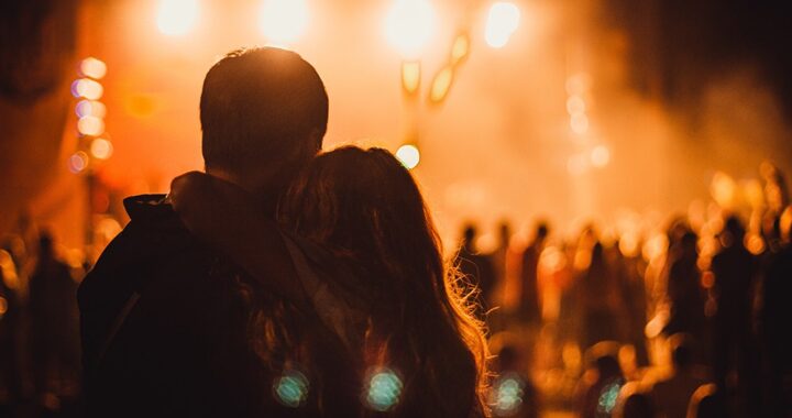 premiera-spektaklu--jarocka--wymy--li--am-ci----w--auto-1752