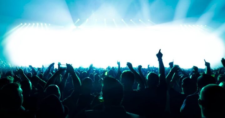 rodzina-do-wynaj--cia-----wyj--tkowy-seans-w-ckis-auto-1804