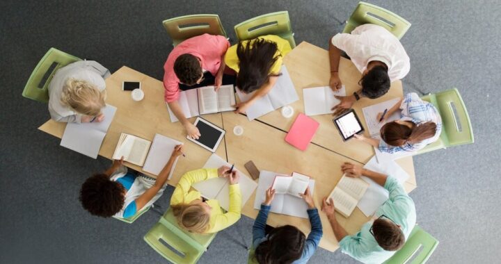 g--o--ne-czytanie-w-pruszkowie--dzieci-zafascynowa-auto-3517