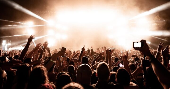 nocny-pary---w-ckis--koncert-spektakl-pe--en-nami--auto-1843