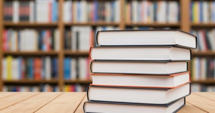 plansz--wkowy-wiecz--r-dla-doros--ych-w-bibliotece-auto-6350